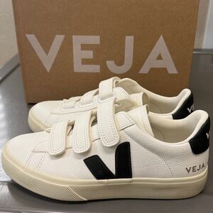 VEJA Recife Logo Chromefree Leather